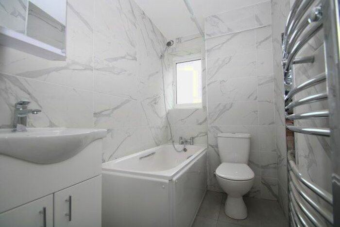 2 Bedroom Flat To Rent In Warham Road, South Croydon, CR2