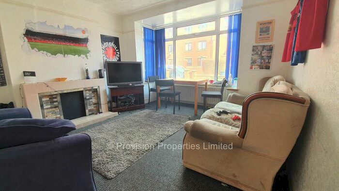 3 Bedroom Terraced House To Rent In Hessle Avenue, Hyde Park, Leeds, LS6