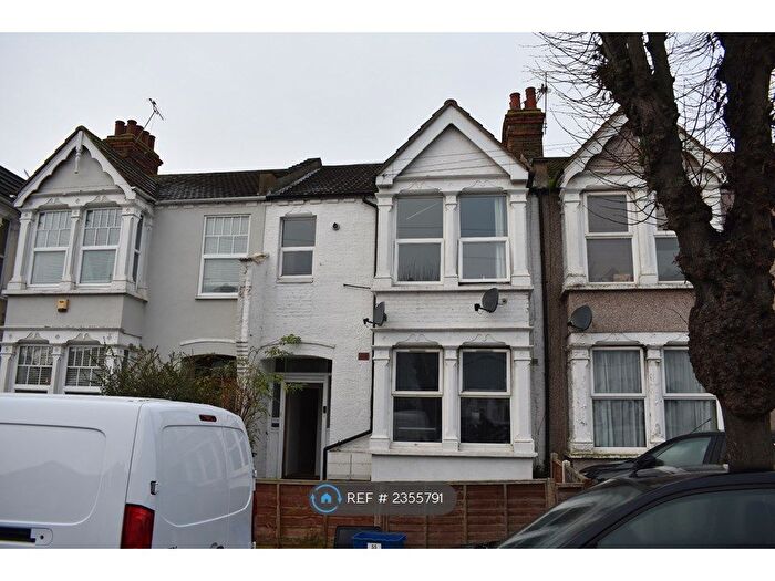 2 Bedroom Flat To Rent In Victoria Road, Southend-On-Sea, SS1