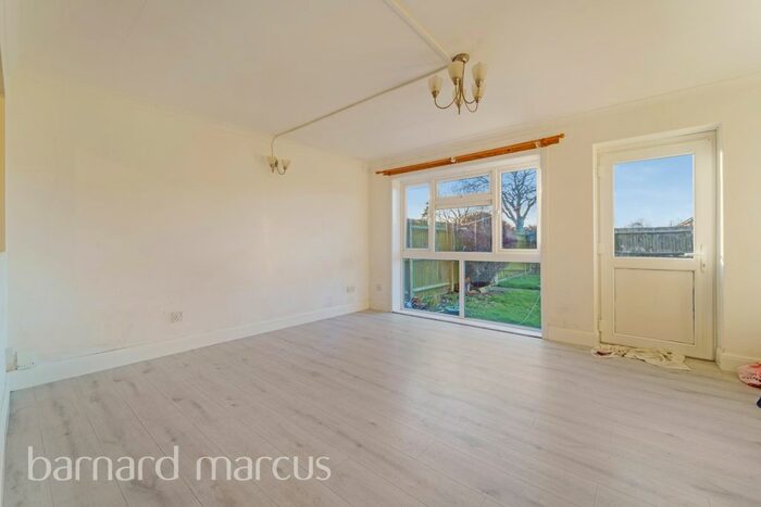 3 Bedroom Flat To Rent In Town Lane, Stanwell, Staines-Upon-Thames, TW19