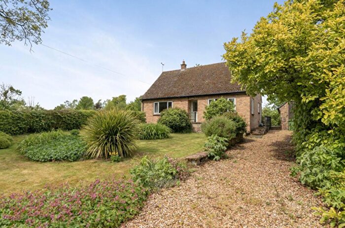 3 Bedroom House For Sale In Hollow Way, Eydon, Daventry, NN11