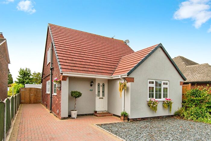 3 Bedroom Detached Bungalow For Sale In Poplar Avenue, Castleford, WF10