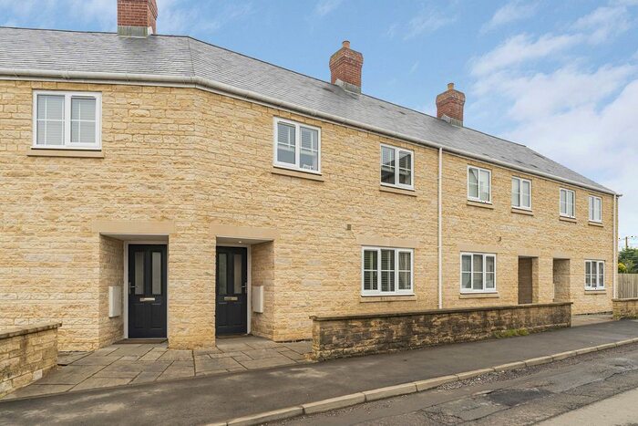 3 Bedroom Terraced House For Sale In George And Dragon Close, Fritwell, OX27