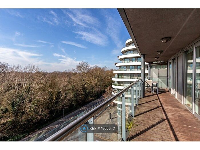 2 Bedroom Flat To Rent In The Bridge, London, SW11