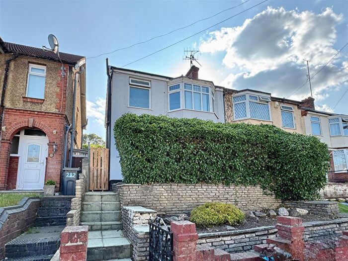 3 Bedroom Semi-Detached House To Rent In Park Street, Luton, LU1