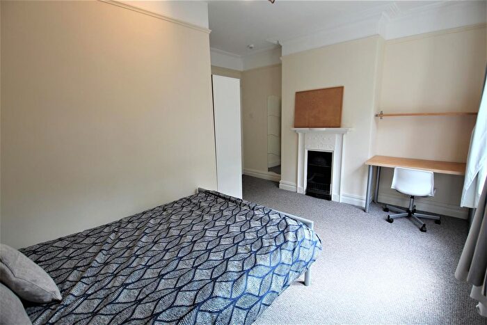 1 Bedroom Flat To Rent In Langdale Terrace, Headingley, Leeds, Yorkshire, LS6