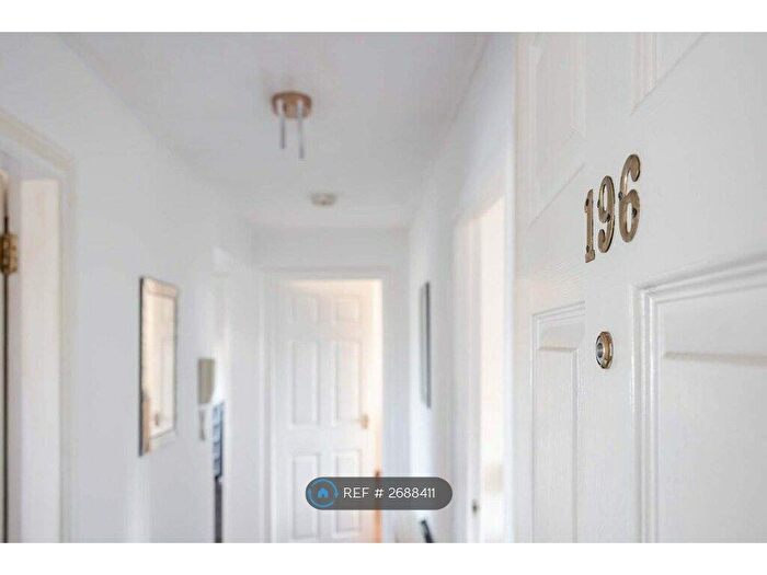 2 Bedroom Flat To Rent In Waverley Crescent, Livingston, EH54