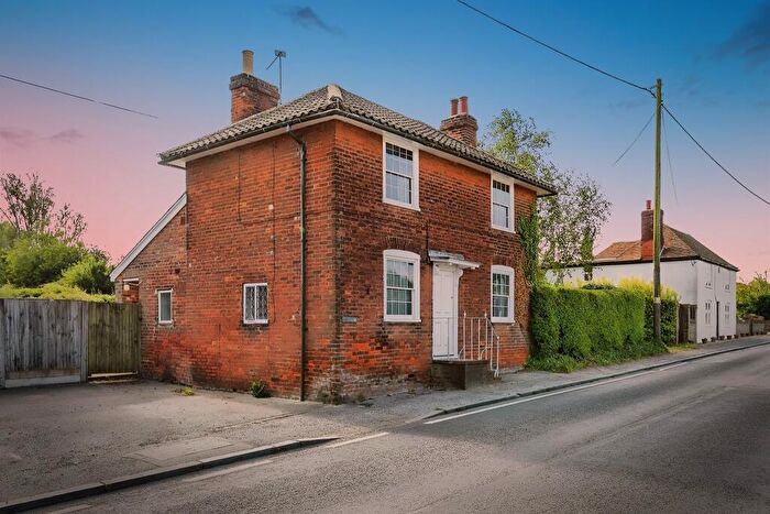 2 Bedroom Character Property For Sale In North Street, Sheldwich, Faversham, ME13