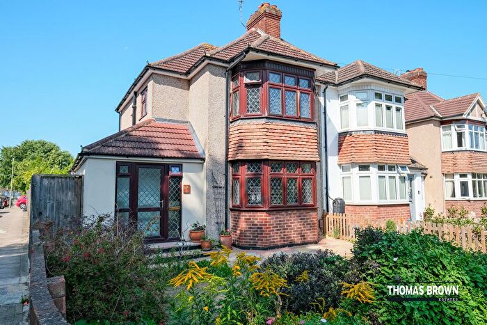 3 Bedroom Semi-Detached House For Sale In Cray Avenue, Orpington, BR5