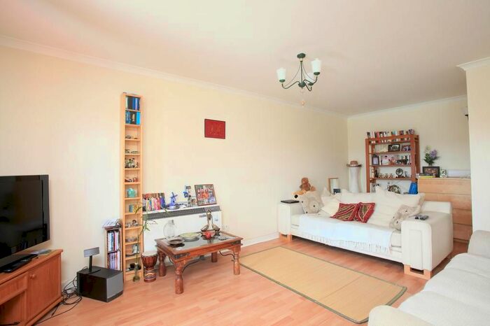 2 Bedroom Flat To Rent In Garnet Street, Wapping, London, E1W