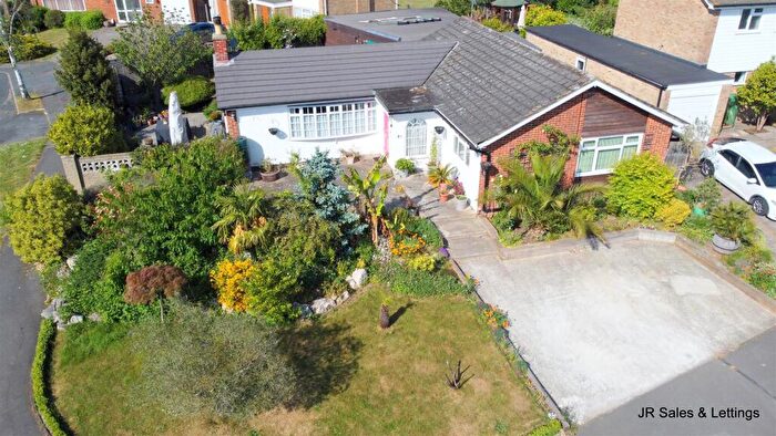 3 Bedroom Detached Bungalow For Sale In Broadfields, Goffs Oak, EN7