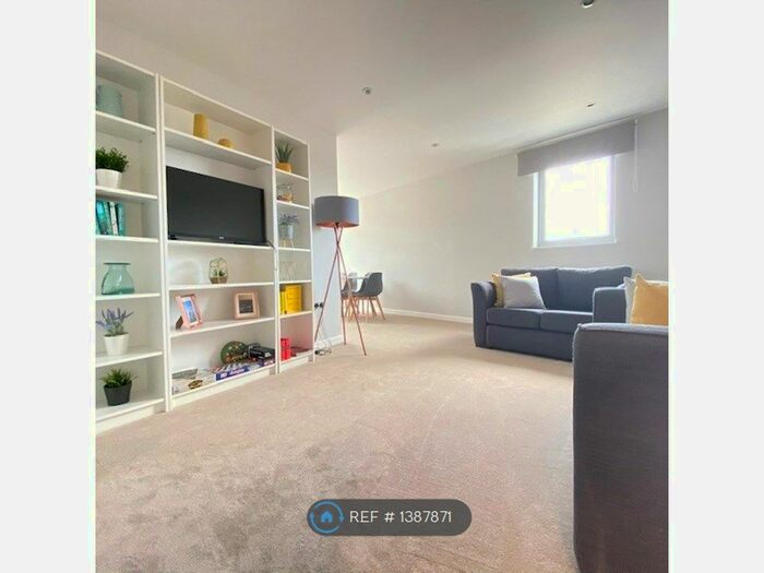 2 Bedroom Flat To Rent In Rustat Avenue, Cambridge, CB1