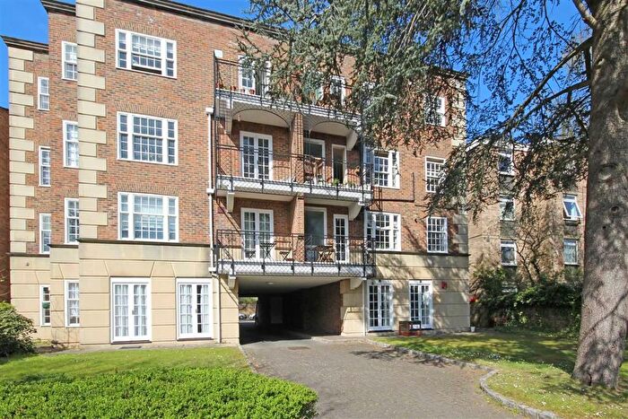 2 Bedroom Flat To Rent In Kew Road, Kew, TW9