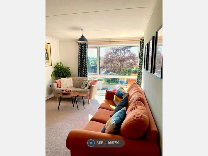 2 Bedroom Flat To Rent In Elm Court, Truro, TR1