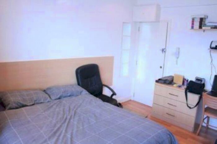 House To Rent In Ballards Lane, Finchley, N3
