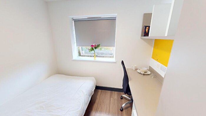 Apartment To Rent In Ensuite Room, Chapel Street, Luton, Bedfordshire, LU1