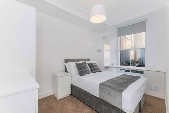 1 Bedroom Flat To Rent In Princes Street (Room ), New Town, Edinburgh, EH2