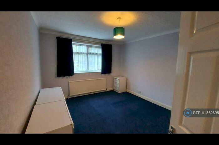 2 Bedroom Maisonette To Rent In Singleton Court, Prestwich, Manchester, M25