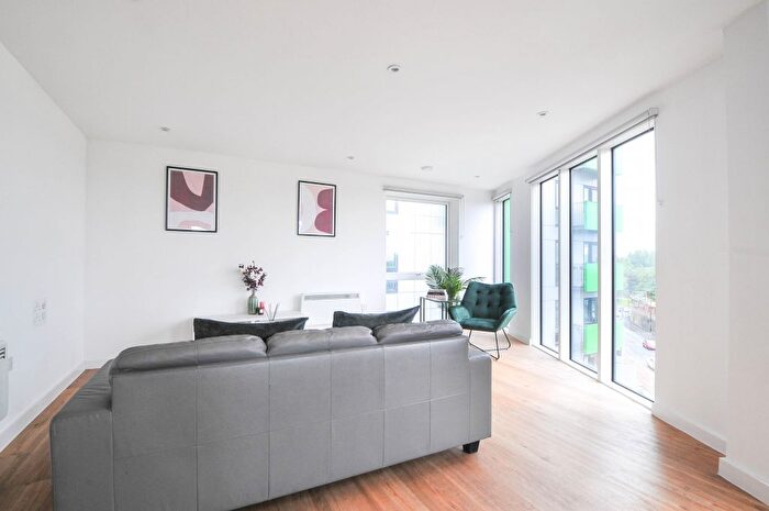 2 Bedroom Flat To Rent In City Court Trading Estate, Poland Street, Manchester, M4