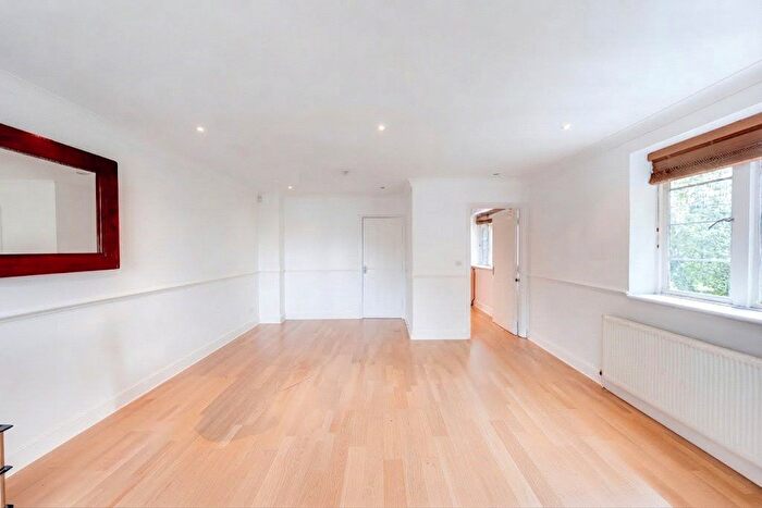 2 Bedroom Flat To Rent In Beverley Gate House, Whitelands Park, East Putney, SW15