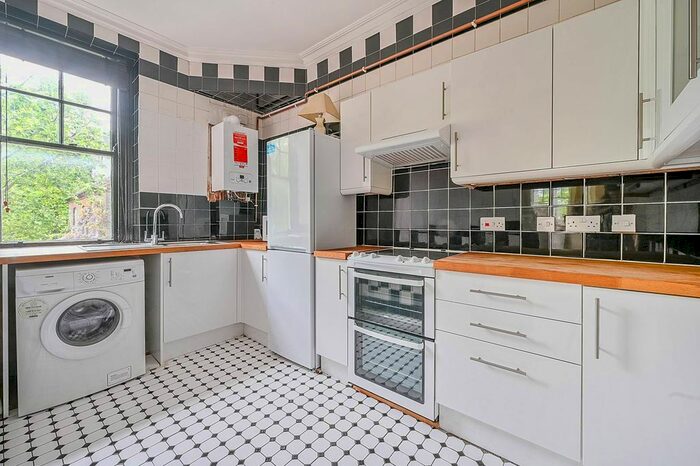 1 Bedroom Flat To Rent In Sutton Lane North, Turnham Green, London, W4
