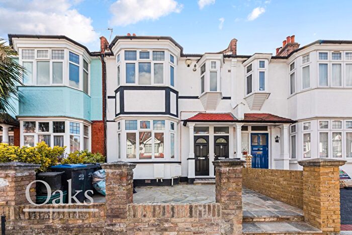 3 Bedroom Flat To Rent In Kilmartin Avenue, Norbury, SW16