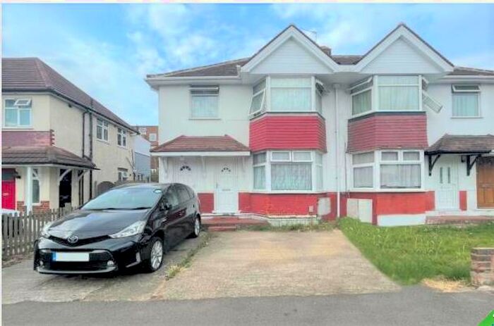 2 Bedroom Flat To Rent In Everton Drive, Stanmore, HA7