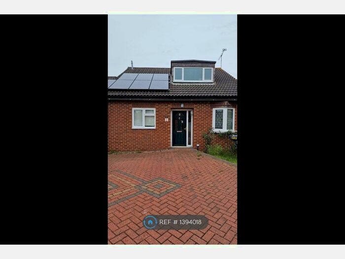 3 Bedroom Detached House To Rent In Mildenhall Close, Reading, RG6