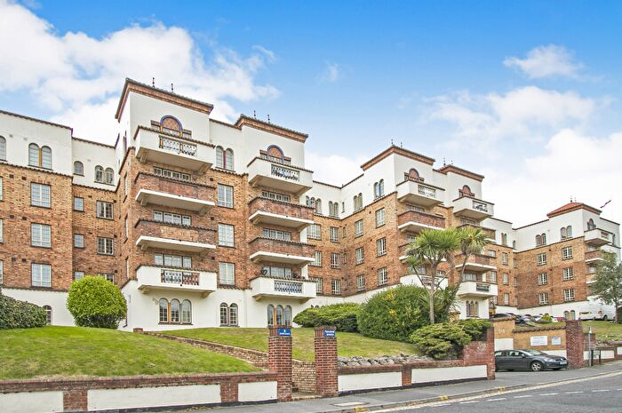 3 Bedroom Flat To Rent In Sea Road, Bournemouth, BH5