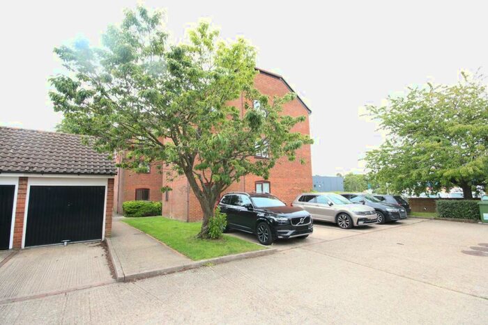 2 Bedroom Ground Flat To Rent In Haysman Close, Letchworth Garden City, SG6