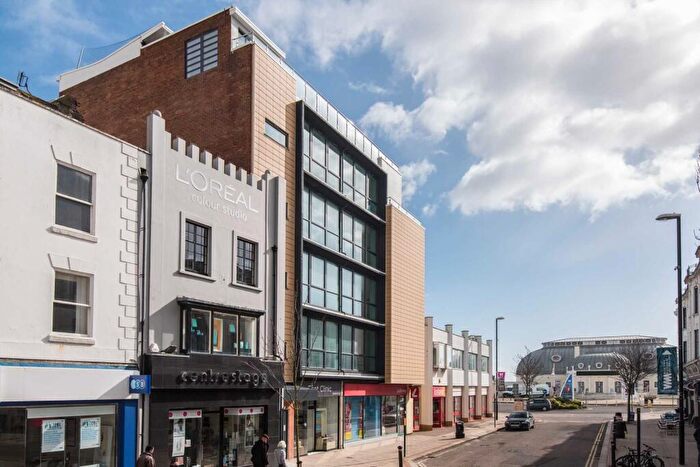 2 Bedroom Flat To Rent In Worthing House, - South Street, BN11