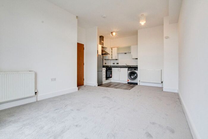 2 Bedroom Block Of Flats For Sale In High Street, Wickford, SS12
