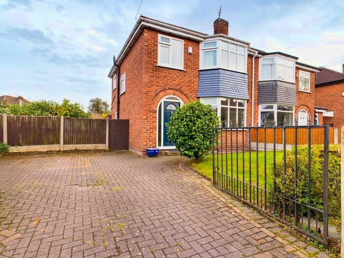 3 Bedroom Semi-Detached House To Rent In Grosvenor Road, Sale, Trafford, M33