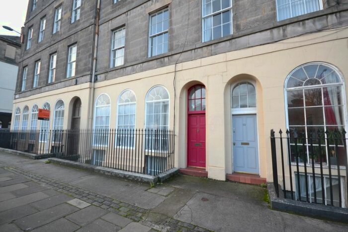 3 Bedroom Flat To Rent In Lothian Street, Central, Edinburgh, EH1