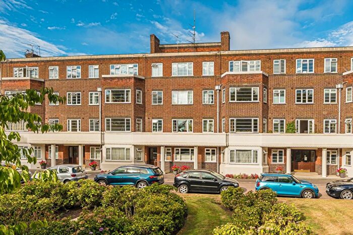2 Bedroom Flat To Rent In Sheen Court, Richmond, TW10