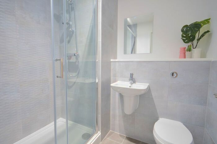 2 Bedroom Flat To Rent In Furness Quay, Salford, M50