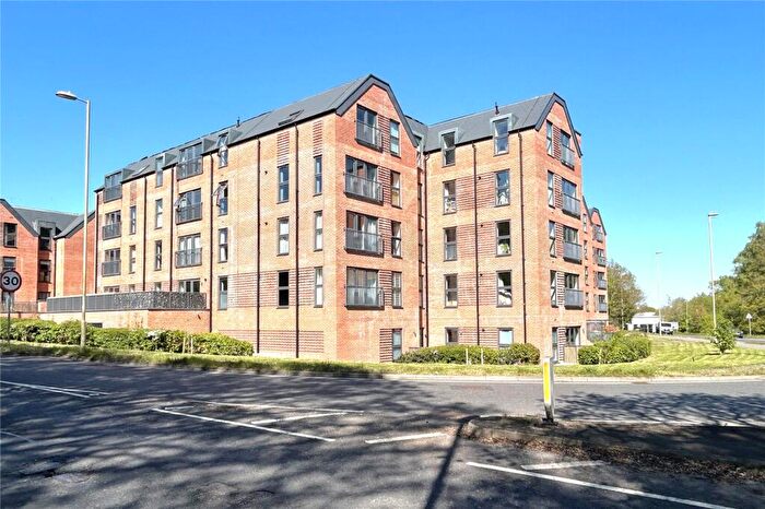1 Bedroom Flat For Sale In Station Road, Hook, Hampshire, RG27