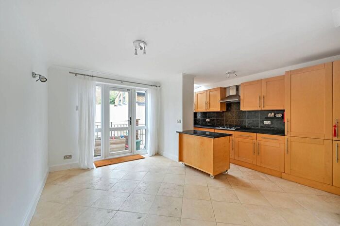4 Bedroom Property To Rent In Vine Row, Richmond Hill, Richmond, TW10