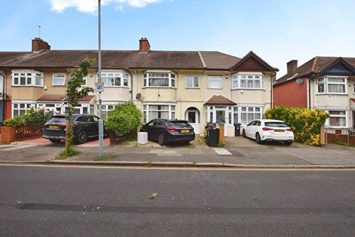 4 Bedroom Terraced House To Rent In Springfield Drive, Ilford, IG2