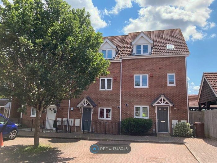 5 Bedroom End Of Terrace House To Rent In Emmeline Close, Rainham, Gillingham, ME8