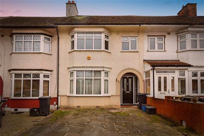 3 Bedroom House To Rent In Cantley Gardens, Ilford, IG2