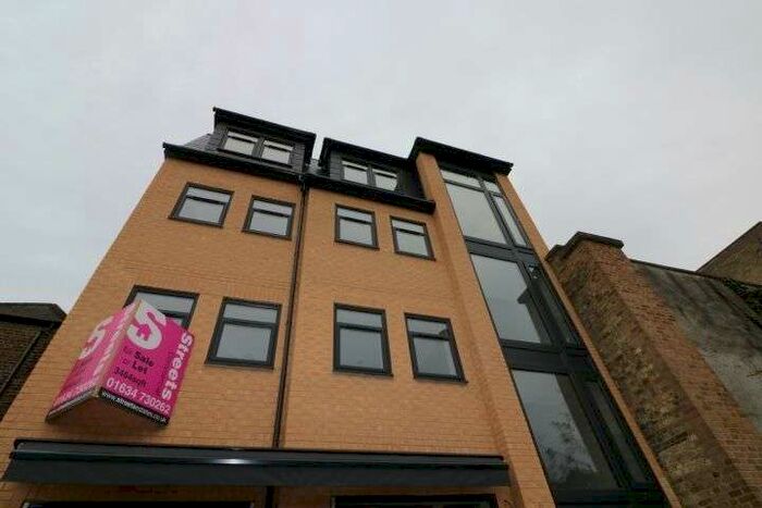 2 Bedroom Flat To Rent In Flat, Waterfront Way, Chatham, ME4