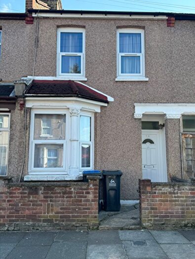 3 Bedroom Detached House To Rent In Sunnyside Road North, London, N9