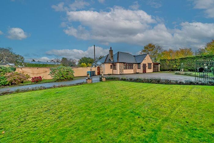 4 Bedroom Detached Bungalow For Sale In Warstone Road, Essington, Wolverhampton, WV11