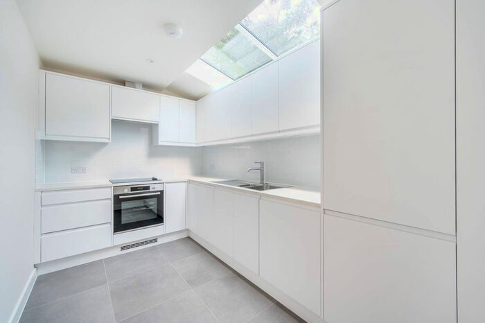 1 Bedroom Bungalow To Rent In East Acton Lane, Acton, London, W3