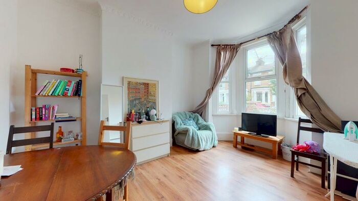 4 Bedroom Ground Flat To Rent In Romilly Road, N4