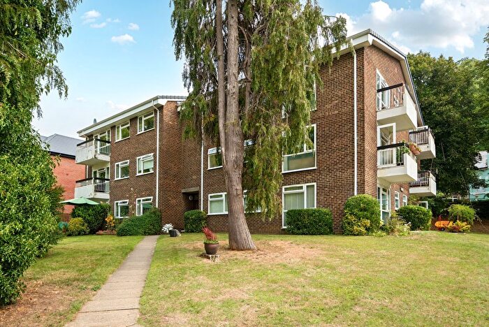 2 Bedroom Flat For Sale In Charterhouse Road, Godalming, GU7