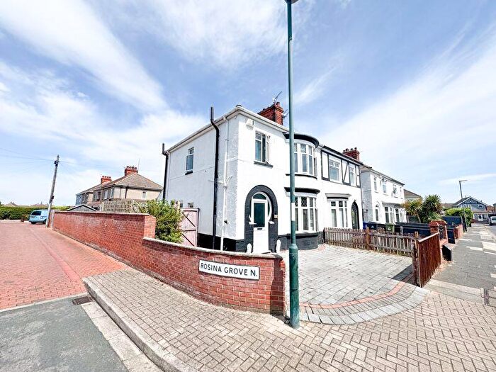 3 Bedroom Semi-Detached House For Sale In Lichfield Road, Grimsby, DN32