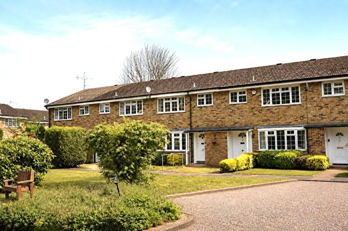 3 Bedroom Terraced House For Sale In Parkway, Weybridge, KT13