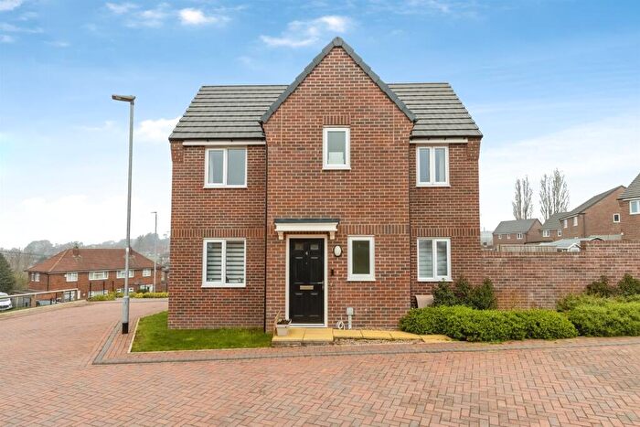 3 Bedroom Detached House For Sale In Seacroft Garth, Leeds, LS14
